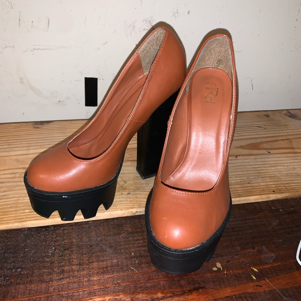 High heels - Picture 3 of 5